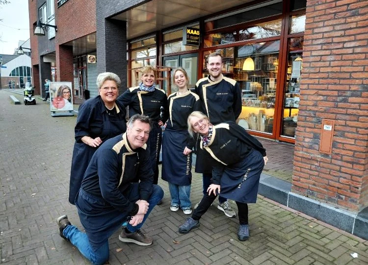 Fred en het team voor de winkel van Kaas & Meer
